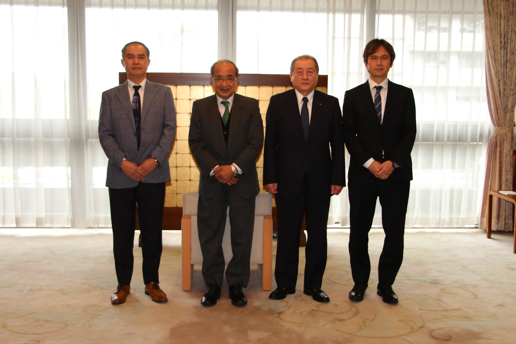 大分県知事・姫島村長・商工労働部長との記念撮影